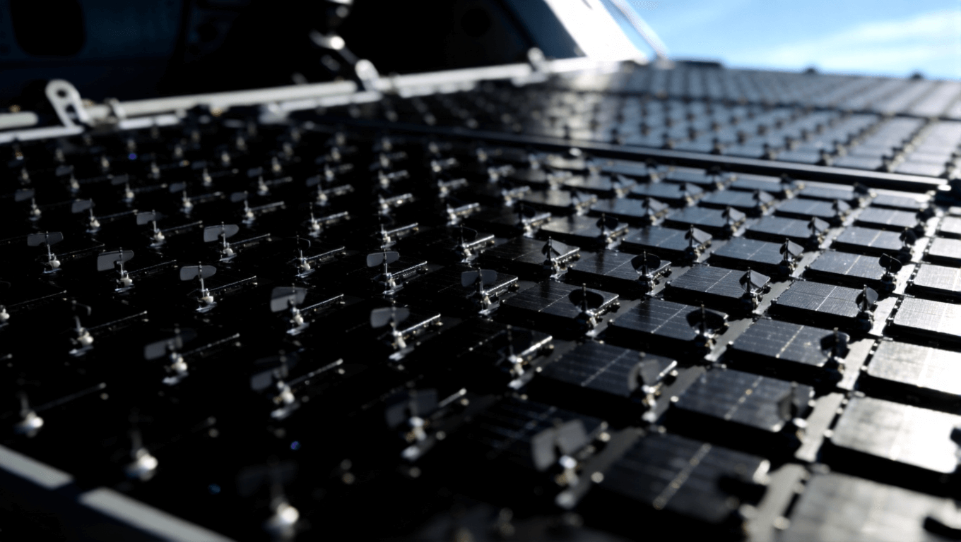 Ka波段相控阵卫星通信天线面板特写