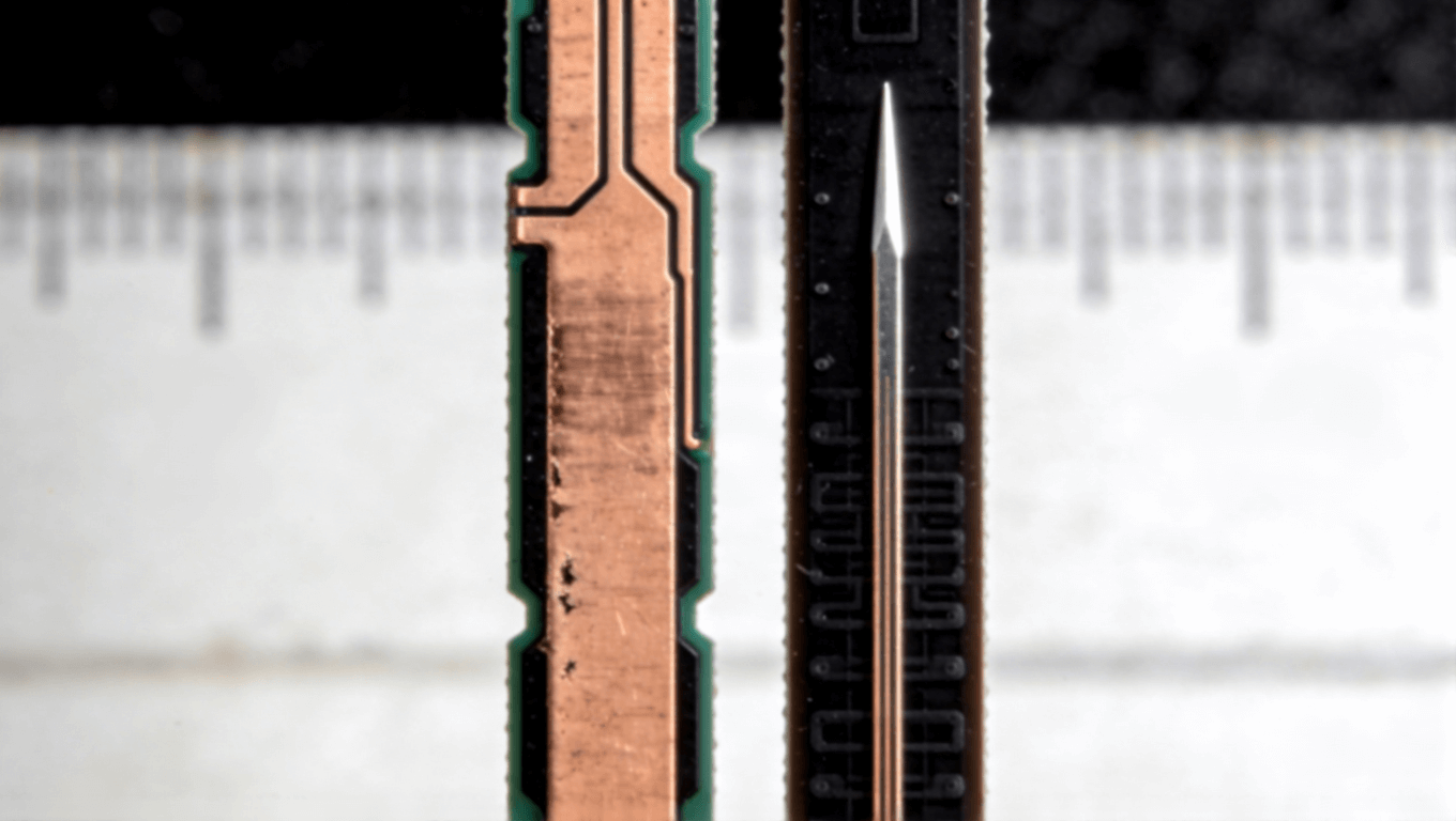 传统PCB线路与IC载板超细线路的微距精度对比特写