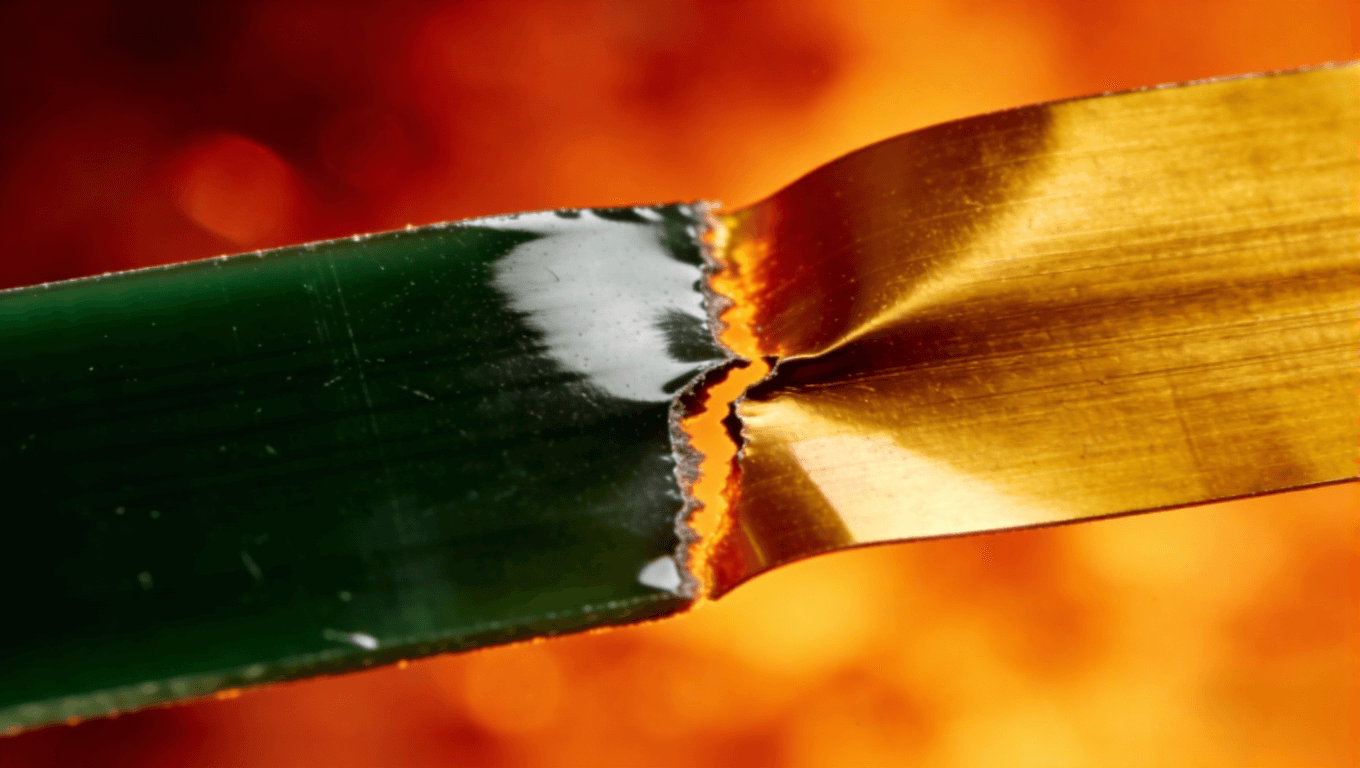 软硬结合板材料热膨胀系数差异导致分层现象的微距摄影